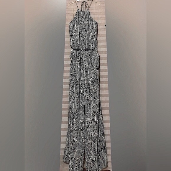 VICI “seeking shade” tropical leaf print pocketed halter jumpsuit w/overlay. L - Picture 10 of 15